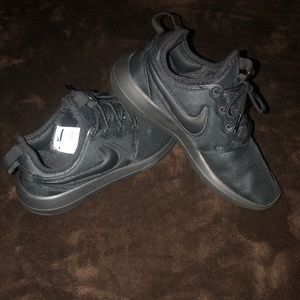 ALL BLACK Nike Shoes